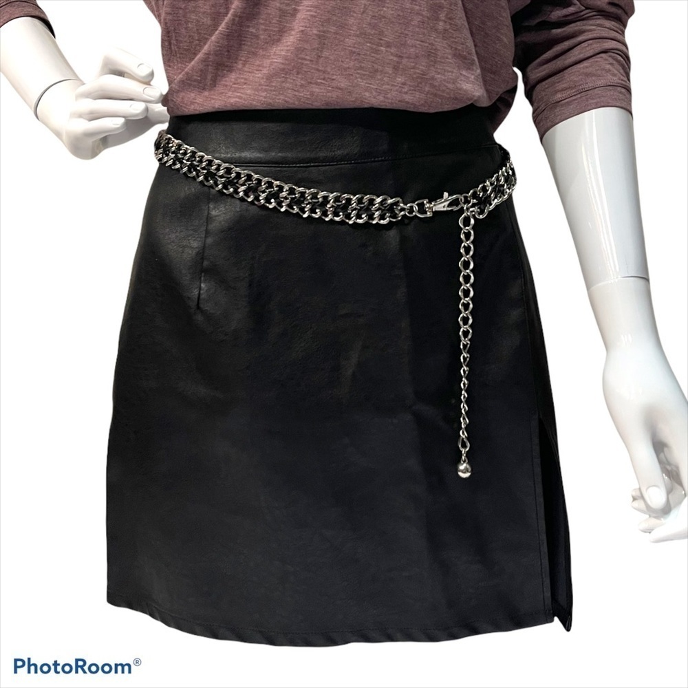 On Trend Stainless & Leather Chain Belt